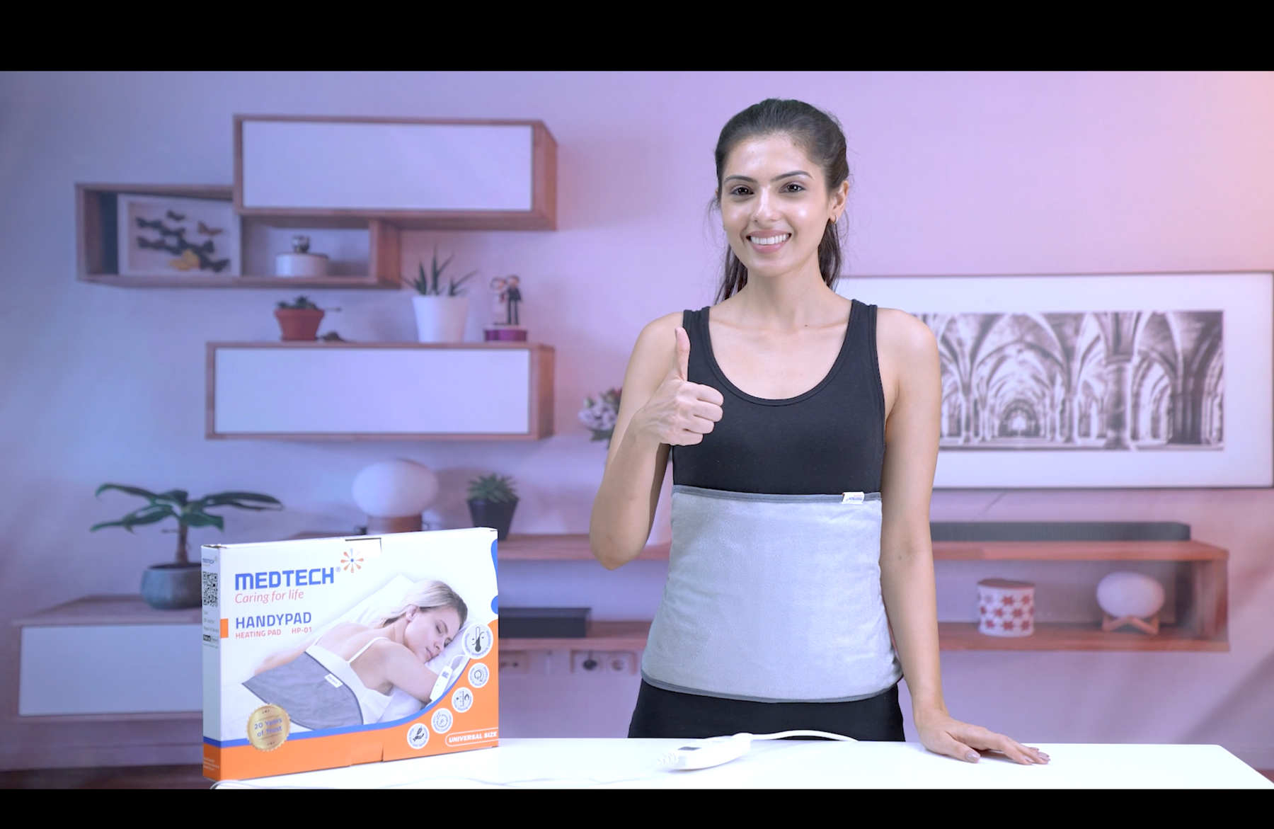 How does a heating pad help reduce muscle pain?